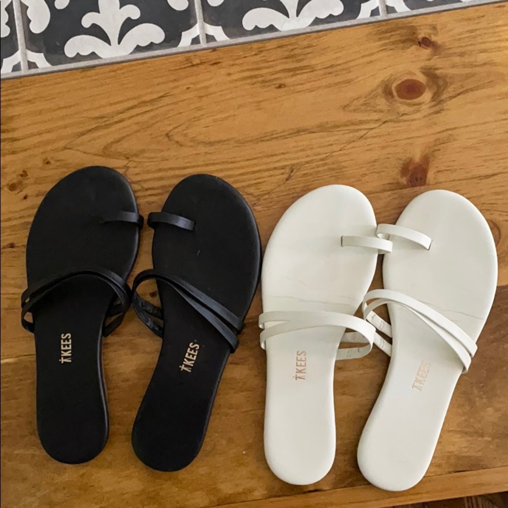 Tkees Leah style sandals set of 2